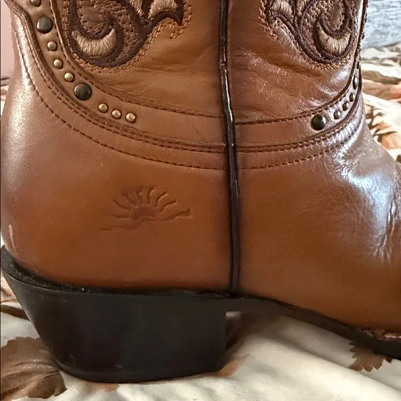 WOMEN'S ROUND UP HOLLY PERFORMANCE WESTERN BOOTS - BROAD SQUARE TOE - Picture 9 of 12